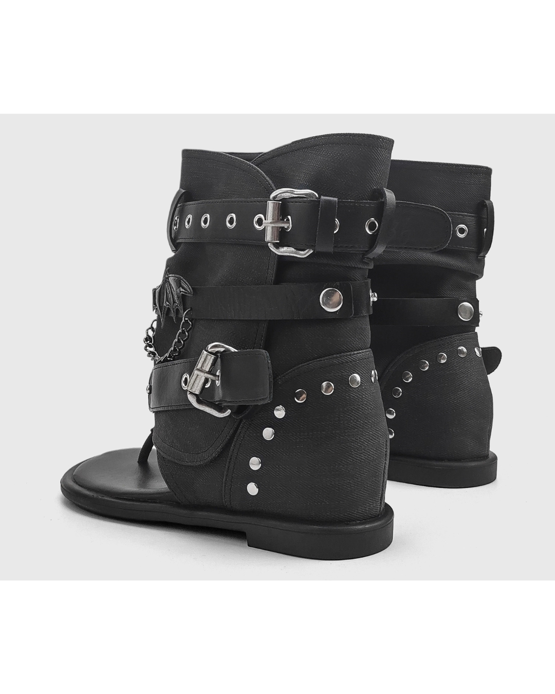 Thong Bat Chain Leather Boots