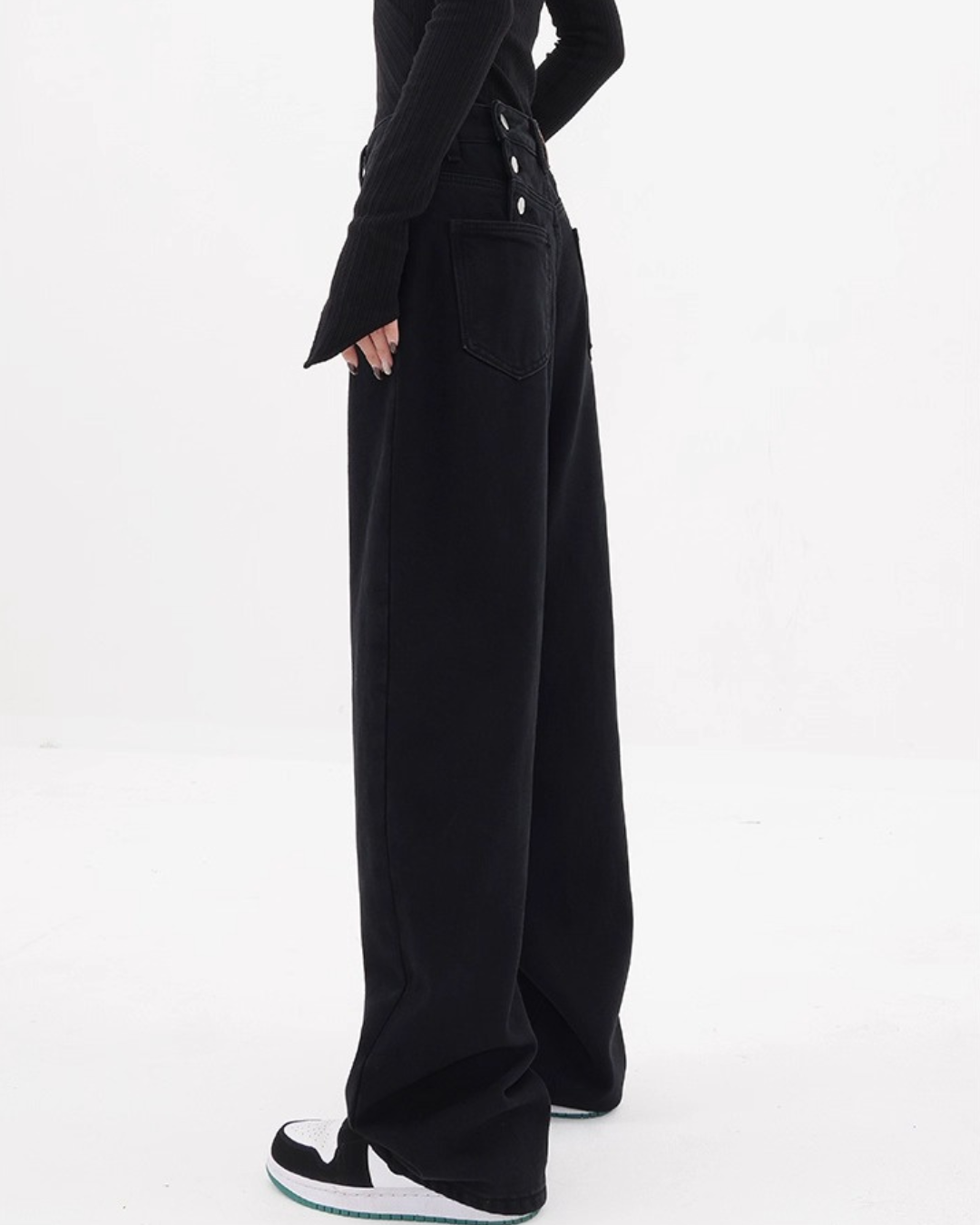 Triple Button Wide Jeans