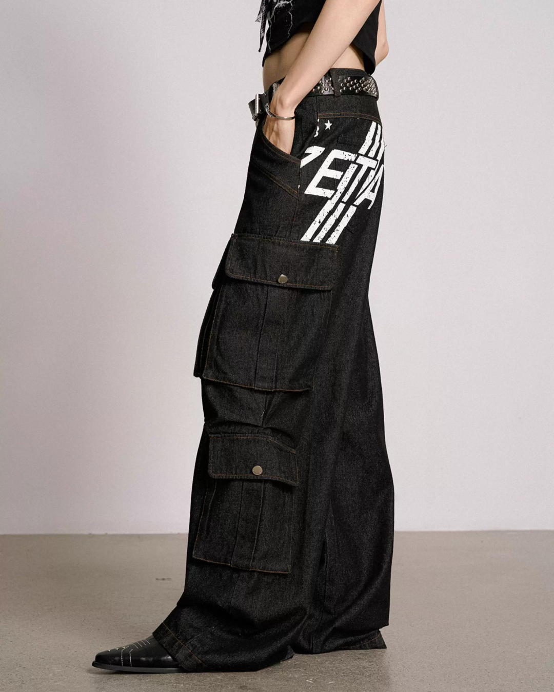 Edgy Wide Straight Cargo Jeans