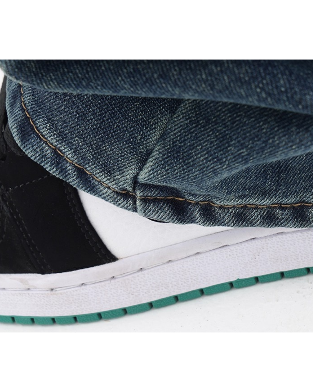 Triple Button Wide Jeans