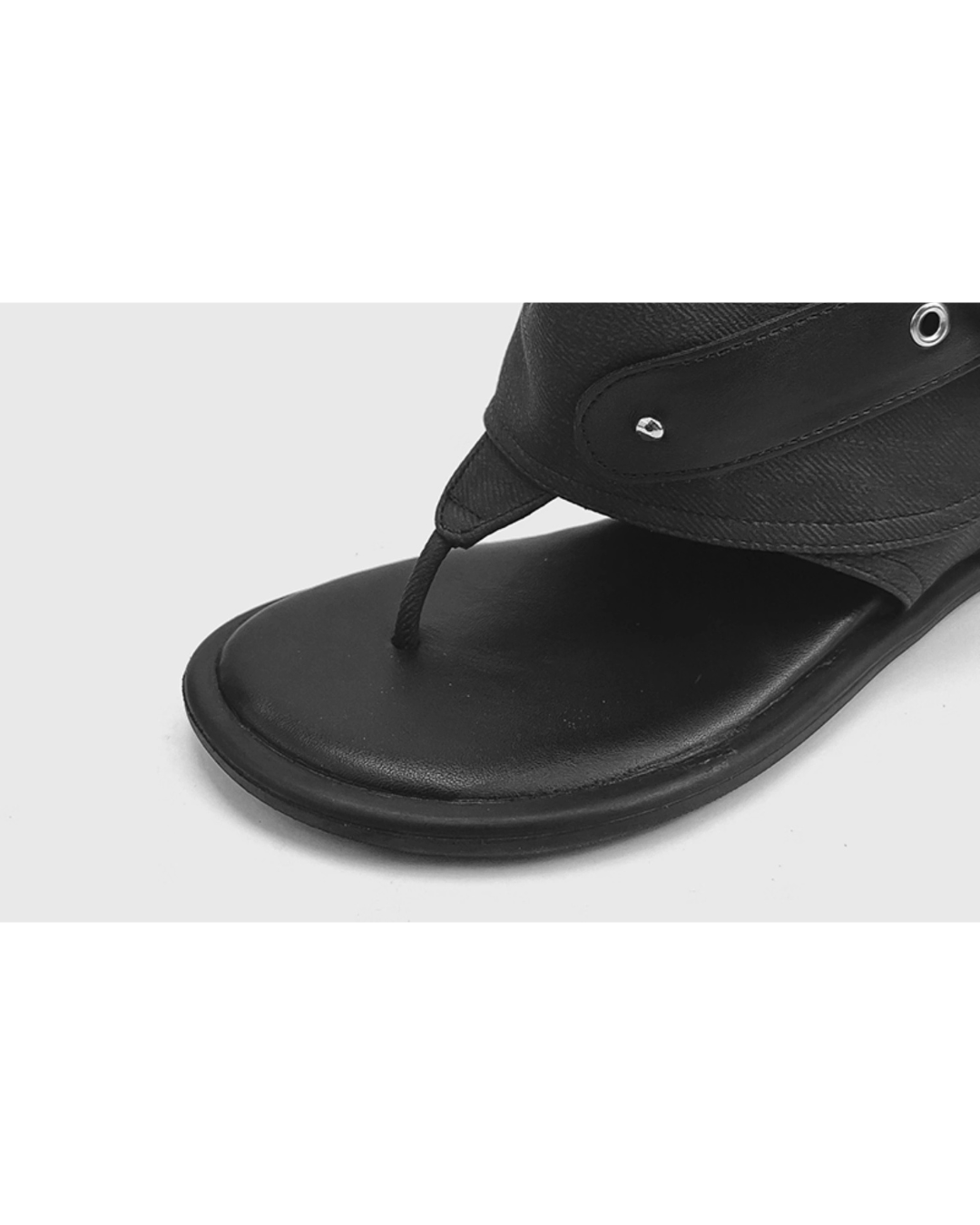 Thong Bat Chain Leather Boots